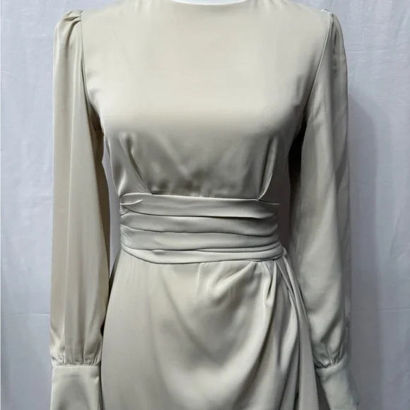 Elegant Cream Maxi Dress - Picture 4 of 6